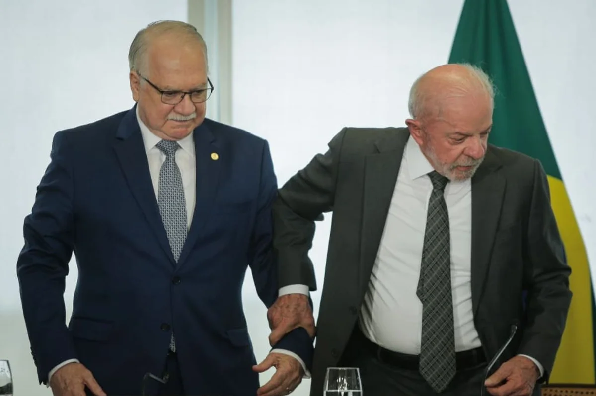Em meio à crise no STF, Lula recebeu Edson Fachin em evento no Planalto Em meio à crise no STF, Lula recebeu Edson Fachin em evento no Planalto