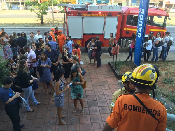 Após tremor, servidores evacuam prédio do Ministério da Saúde na Asa Norte