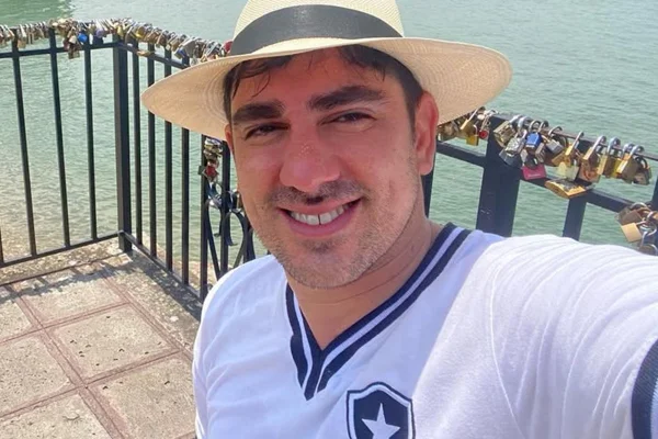 "Uma cachaça", diz Adnet sobre relação com o Carnaval - Metrópoles