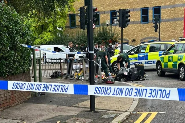 Imagem colorida de acidente de trânsito em Londres