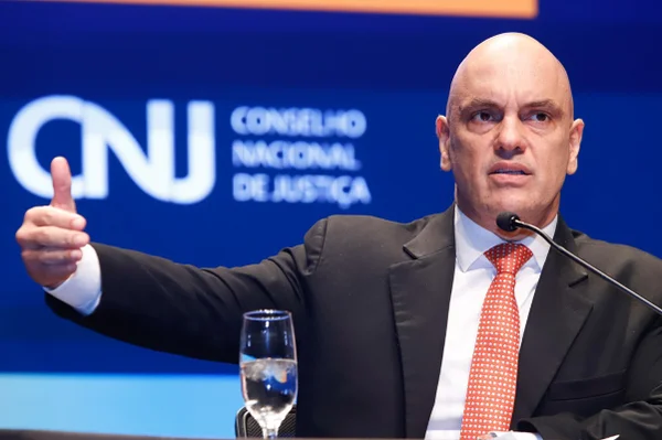 Imagem colorida do ministro do STF Alexandre de Moraes durante 19º Encontro do Poder Judiciário em Florianópolis (SC) - Metrópoles