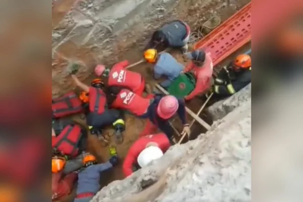 Deslizamento de terra deixa três soterrados em Osasco (SP)