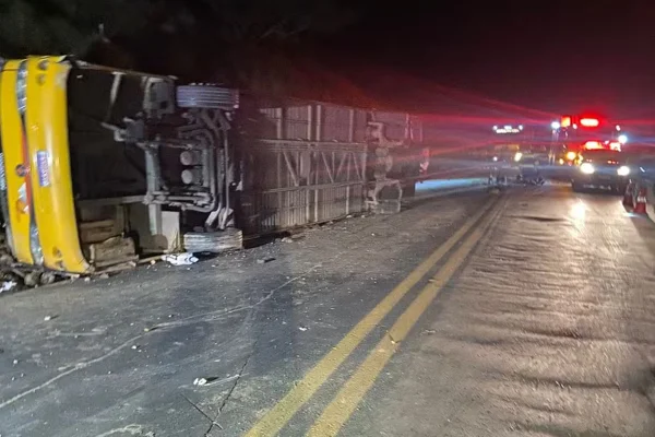 MPMG denuncia motorista de ônibus clandestino por acidente que matou 5