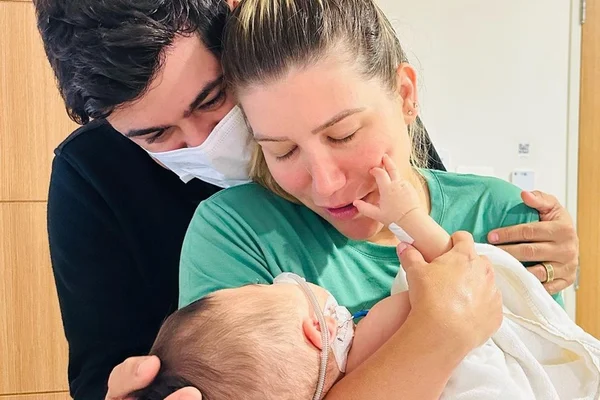 Foto colorida de Cristiano e sua esposa, Paula Vaccari - Metrópoles