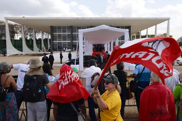 Contribuição de servidor não incide sobre férias e adicionais, diz STF