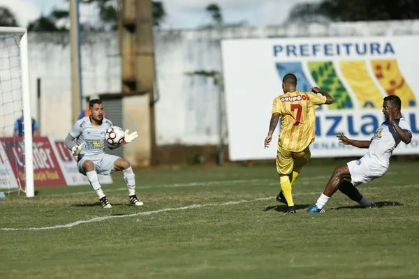 Luziânia vence Brasiliense no primeiro jogo da semifinal do Candangão