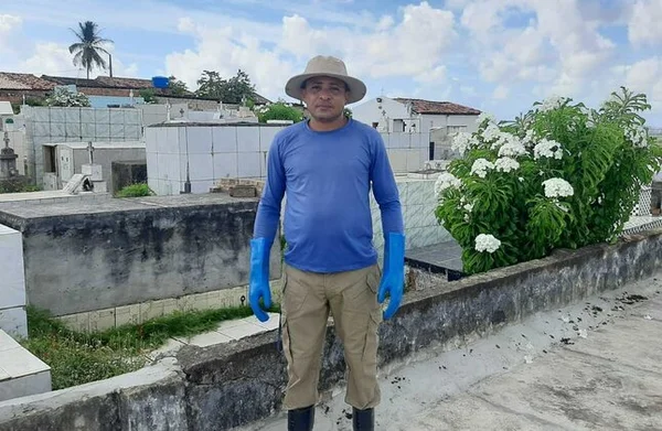 Coveiro bomba nas redes com vídeos de exumação de cadáver