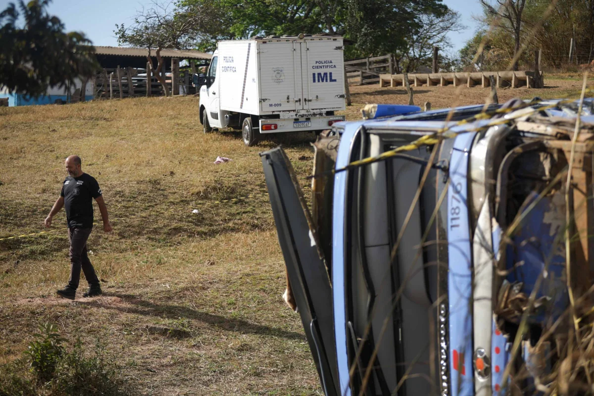 A colisão aconteceu perto do Povoado de Samambaia, em Luziânia (GO) A colisão aconteceu perto do Povoado de Samambaia, em Luziânia (GO)