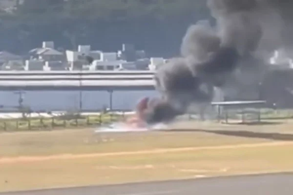 Vídeo: piloto acrobata morre em acidente aéreo em Bauru