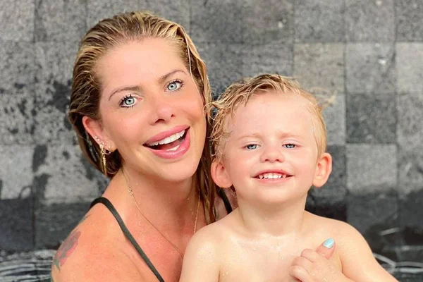 Karina Bacchi comemora três anos de Enrico: “Mãe mais feliz do mundo”