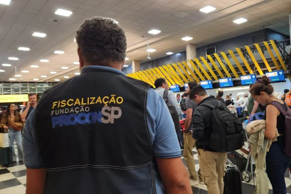 Fiscais do Procon no Aeroporto de Congonhas, em SP - Metrópoles