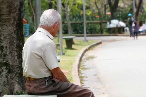 Filhos são os que mais cometem violência contra os idosos no DF