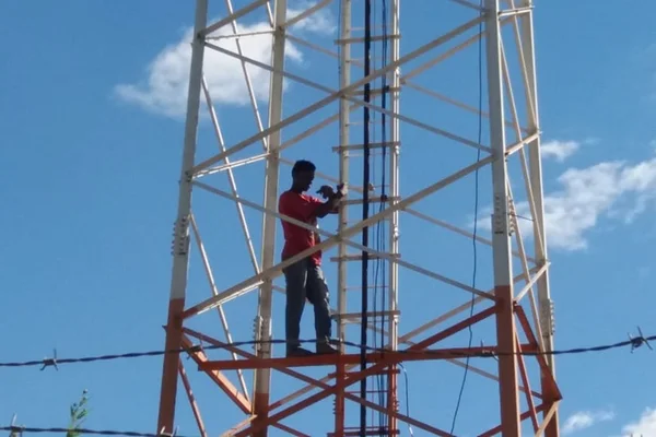 Homem é preso em flagrante roubando cabos de telefonia no DF