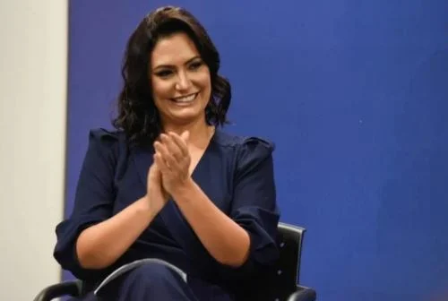 Michelle Bolsonaro já recebeu três medalhas do governo em 2021