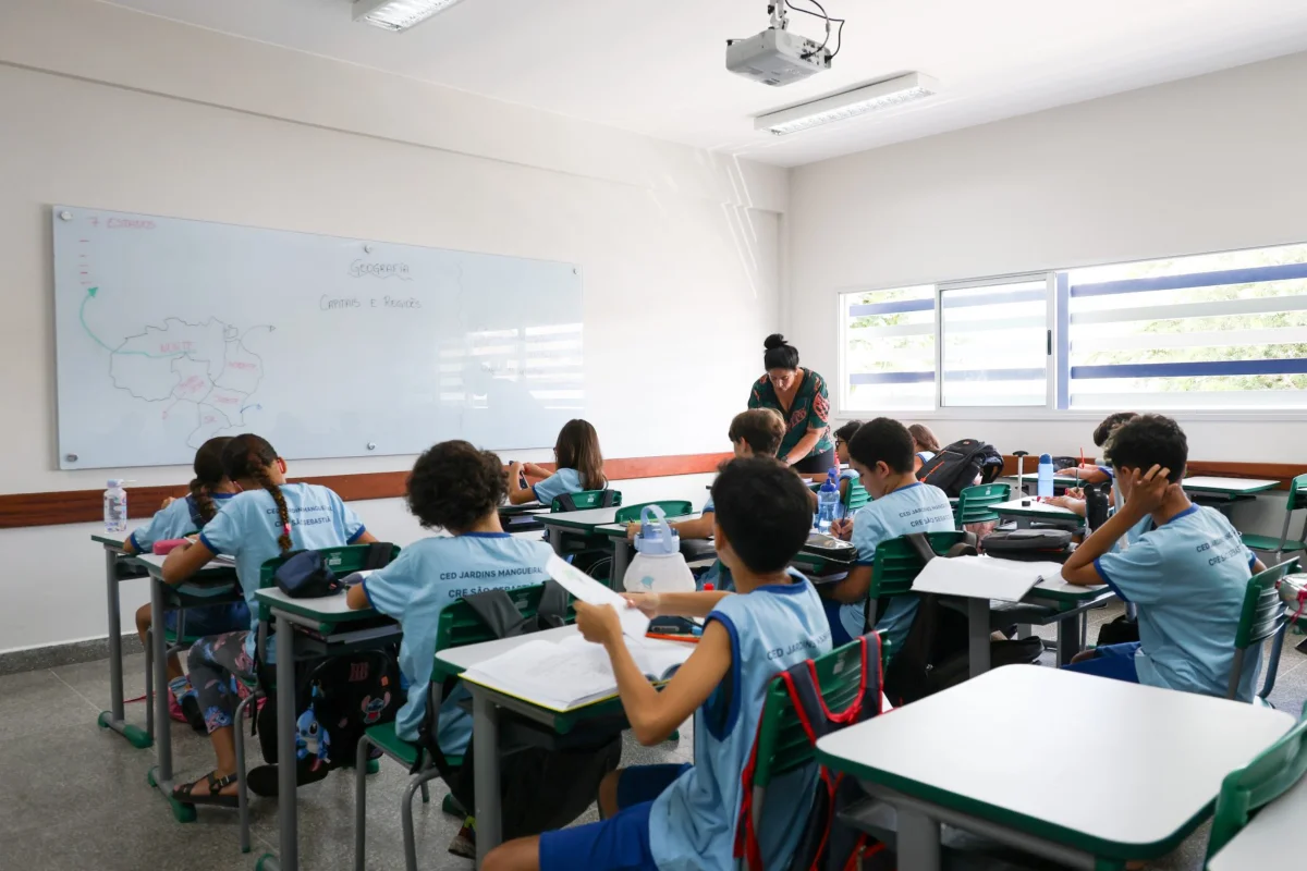 Educação no DF: Ensino Médio Registra Queda Preocupante no Ideb