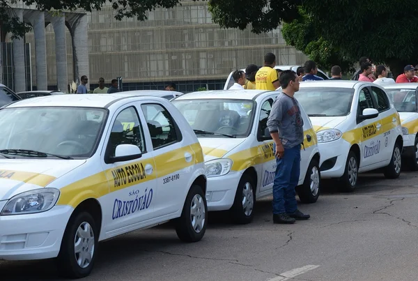 Aulas em simulador de direção nas autoescolas passam a ser obrigatórias este ano