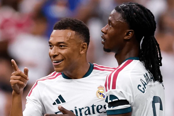 Mbappé e Camavinga comemoram gol do Real Madrid