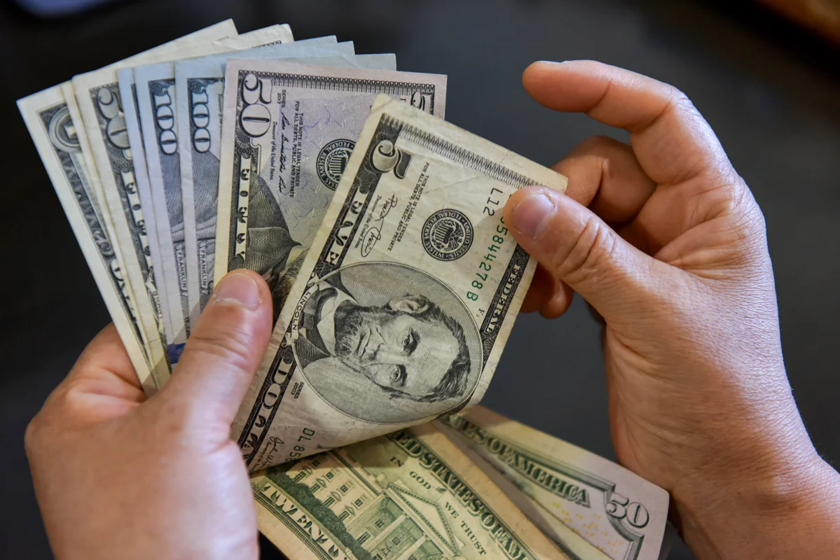 Dólar Dólar