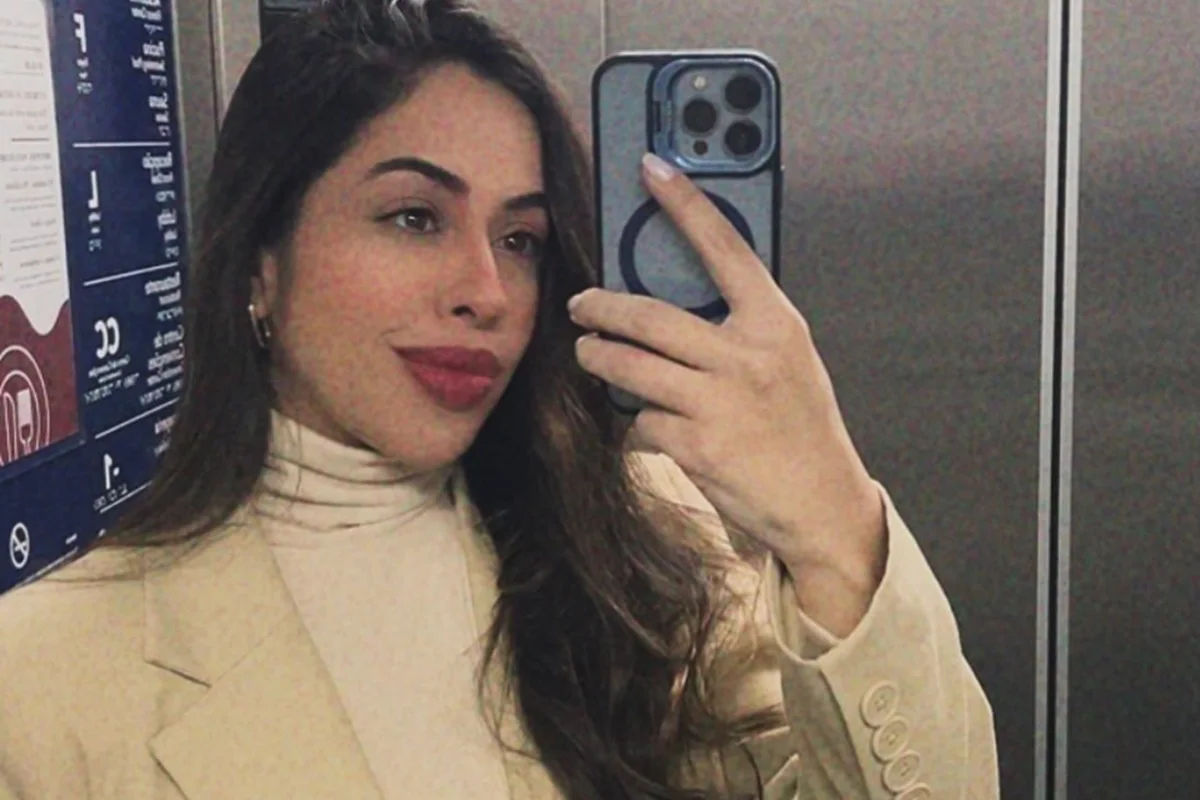 Flávia Correia, namorada de Giovani, publicou uma indireta nos stories Flávia Correia, namorada de Giovani, publicou uma indireta nos stories