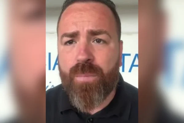 Pai de Henry promete recorrer após perdão judicial de Monique