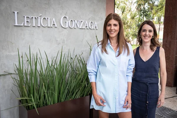 Letícia Gonzaga recebe artista Fabiana Barbosa em lançamento animado