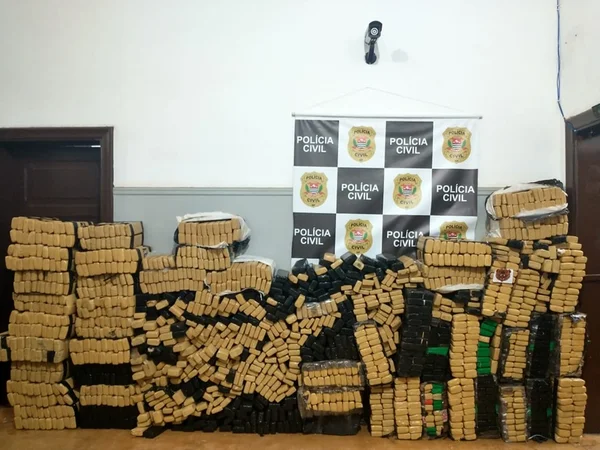 Após denúncia, polícia apreende 1,3 tonelada de maconha em São Paulo