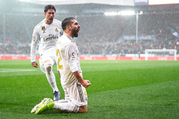 Real Madrid derrota Alavés e assume liderança provisória