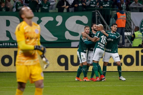 Palmeiras vence o Inter e completa 11 jogos sem levar gols em casa