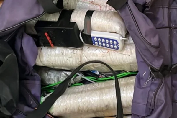 Após briga, motoboys tentam explodir casa de idosos em entrega de jantar