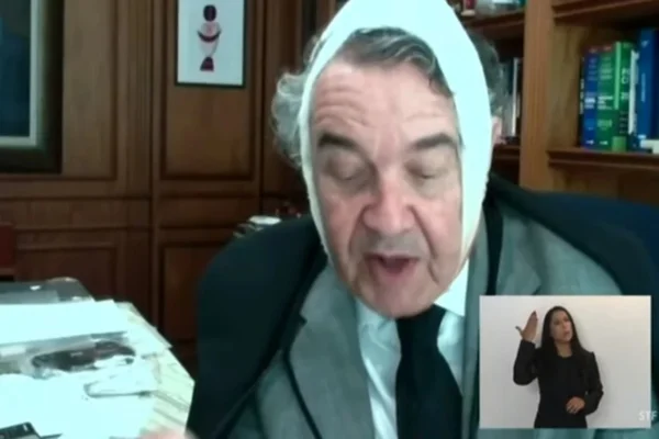 STF: Marco Aurélio aparece com a cabeça enfaixada após tirar carcinoma