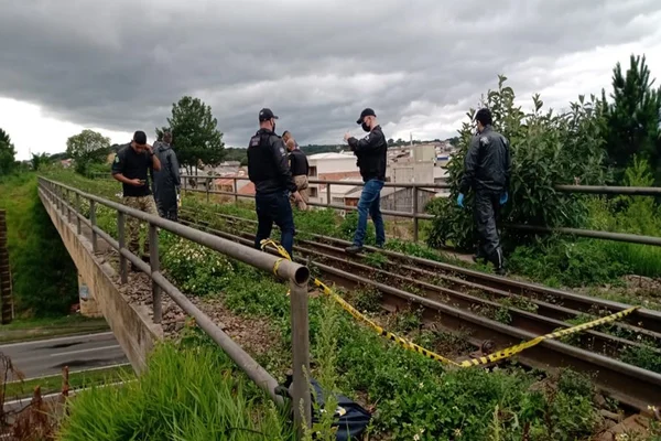Homem morre atropelado por trem em Curitiba