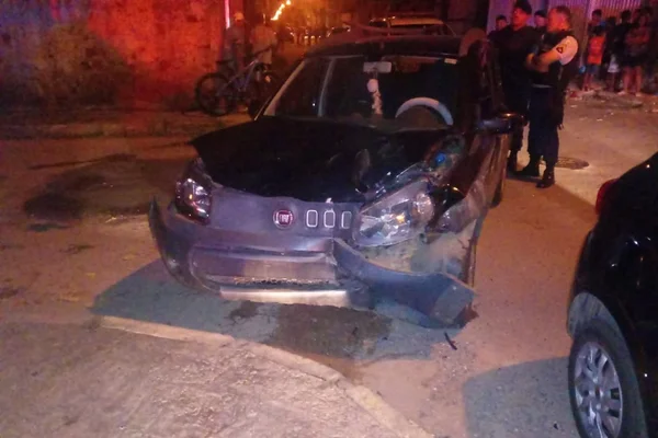DF: bandidos roubam carro e atropelam três pessoas durante a fuga