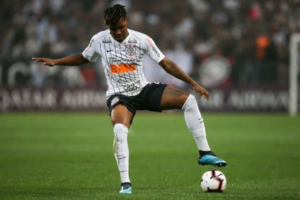 Jogador do Corinthians é pego no doping por uso de anabolizantes