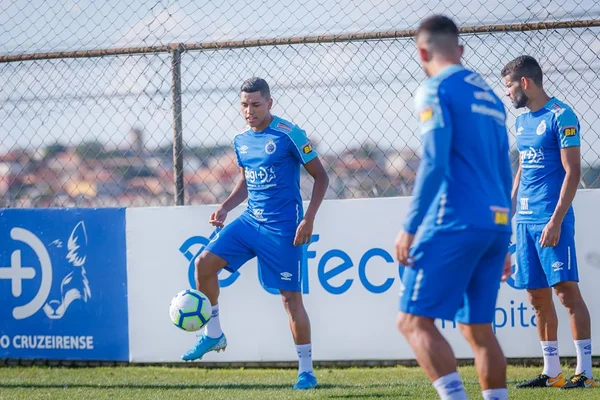 Fora do Cruzeiro há 5 rodadas, Pedro Rocha volta aos treinamentos