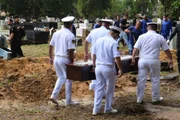 Corpos encontrados em barco à deriva são sepultados no Pará - imagem 3 Corpos encontrados em barco à deriva são sepultados no Pará - imagem 3