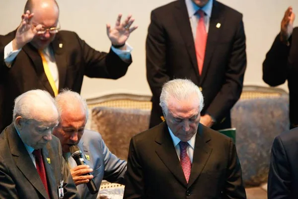 Em Brasília, Temer pede aos evangélicos: “Orem por mim e pelo governo”