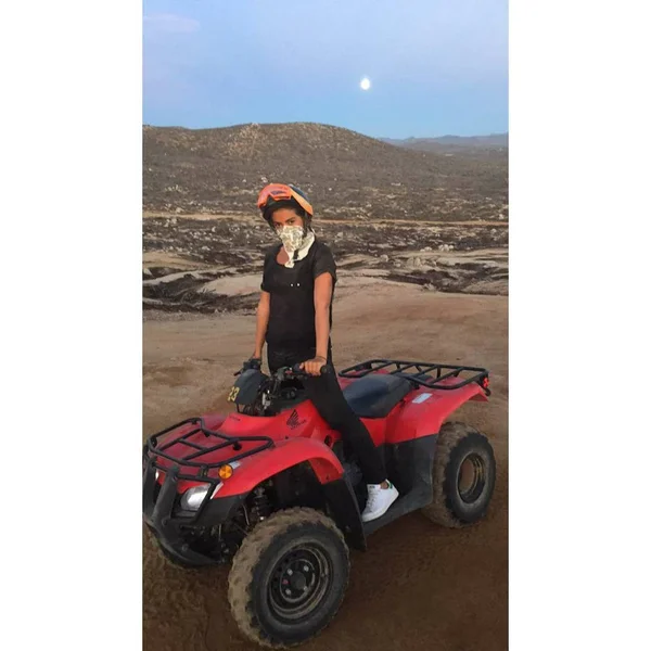 Anitta se diverte com Lewis Hamilton no México
