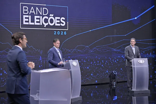 Tarcísio e Haddad em debate em São Paulo