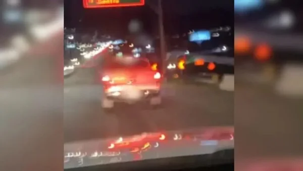 imagem colorida turista multado carona caçamba sc