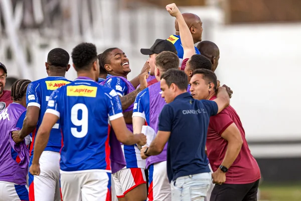 Jogadores do Cianorte comemoram vitória contra o Mixto no Dutrinha pela Série D