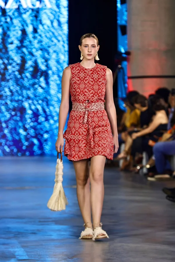 Metrópoles Catwalk: Letícia Gonzaga, Biruta e Tela Ambulante agitam 1° dia - destaque galeria