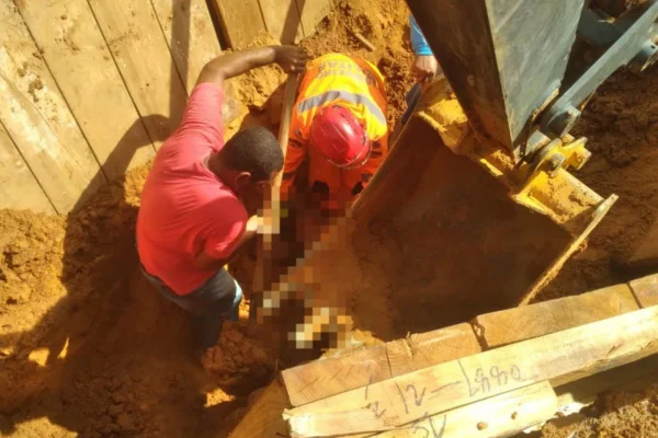 Imagem colorida, MG homem morre soterrado ao prestar serviços em rede de esgoto- Metrópoles