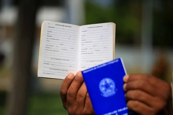 Procurando emprego? Há 158 vagas abertas que pagam até R$ 3,5 mil no DF