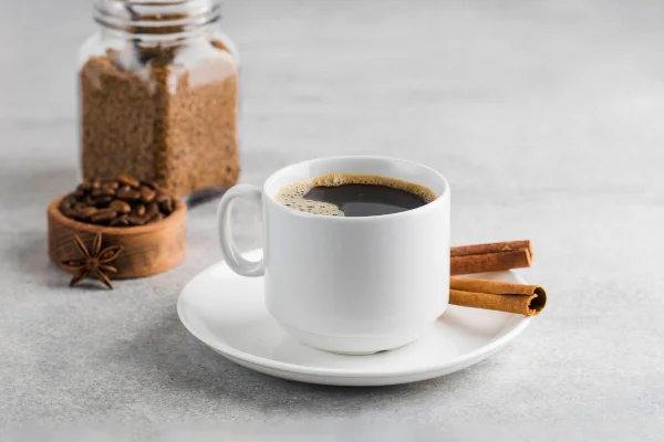 Foto colorida de uma xícara de café - Metrópoles