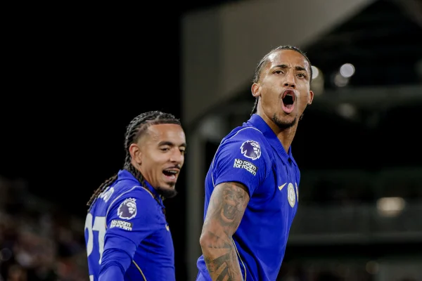 João Pedro comemora gol pelo Chelsea