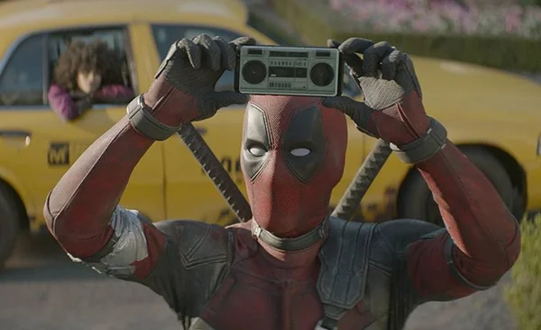 No filme Deadpool 2, até a trilha incidental é malcriada