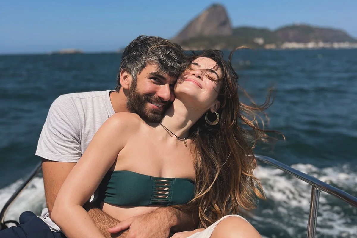 Hugo Moura e Maria Clara Senra posa em clima descontraído Hugo Moura e Maria Clara Senra posa em clima descontraído