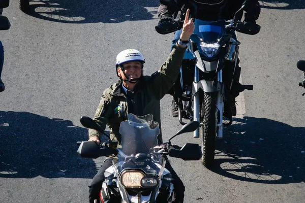Cid: motociatas de Bolsonaro aumentaram gastos com cartão corporativo