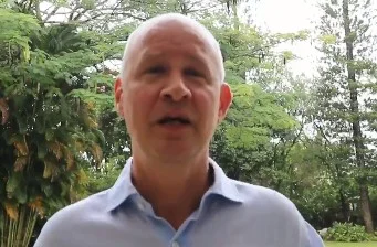 Peter Wilson, embaixador britânico no Brasil, está com Covid-19