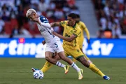 Disputa de bola na partida entre LDU e Mirassol pela Copa Libertadores da América Disputa de bola na partida entre LDU e Mirassol pela Copa Libertadores da América